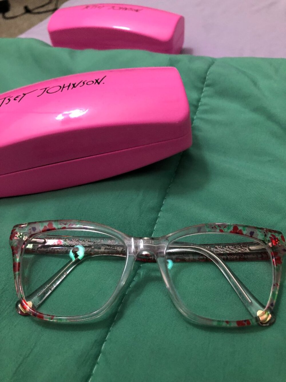 Betsey Johnson Poppin Glasses with Case